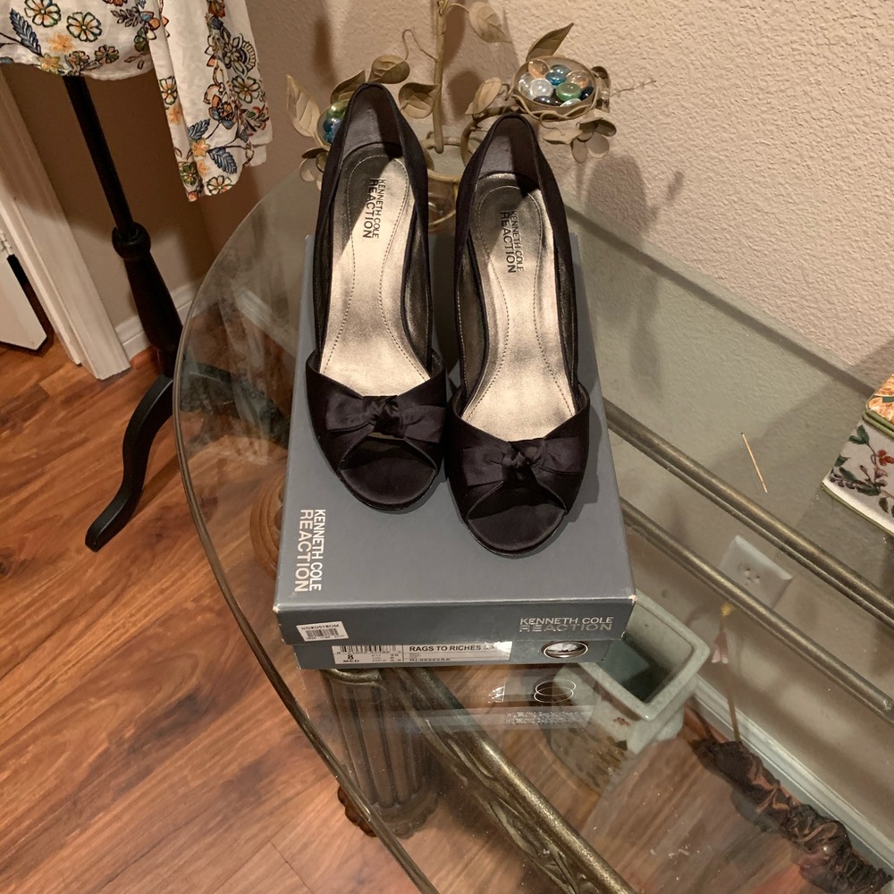 Kenneth Cole satin black peep toe pump